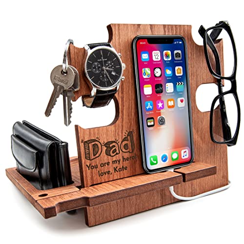 Wooden Docking Station, Personalized Gift for Dad – Engraved Desk Organizer for Devices, Nightstand Holder, Smartphone Stand (Daddy-04)